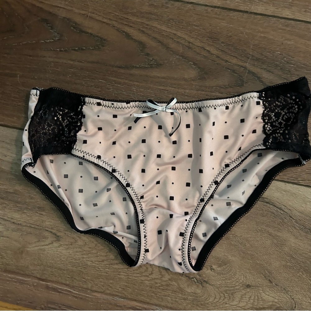 Pink and black size L panties. Excellent condition.  Never worn. $3